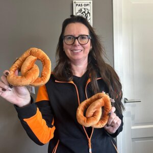 pretsel knuffel hond